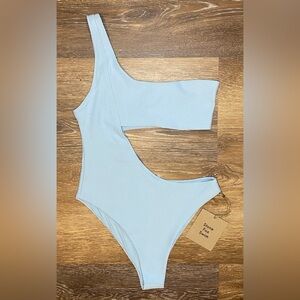 NWT STONE FOX SWIM ONE SHOULDER CUTOUT SWIMSUIT SIZE SMALL IN BABY BLUE